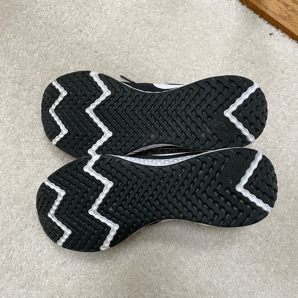 Nike Revolution Running Shoes NWOT - Picture 3 of 6